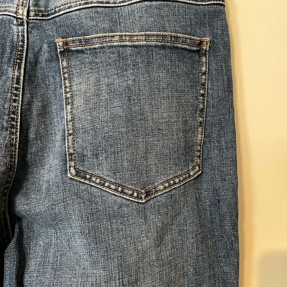 CABI 5th Avenue High Rise Flare Jeans 6069R Size 6 - Picture 13 of 16